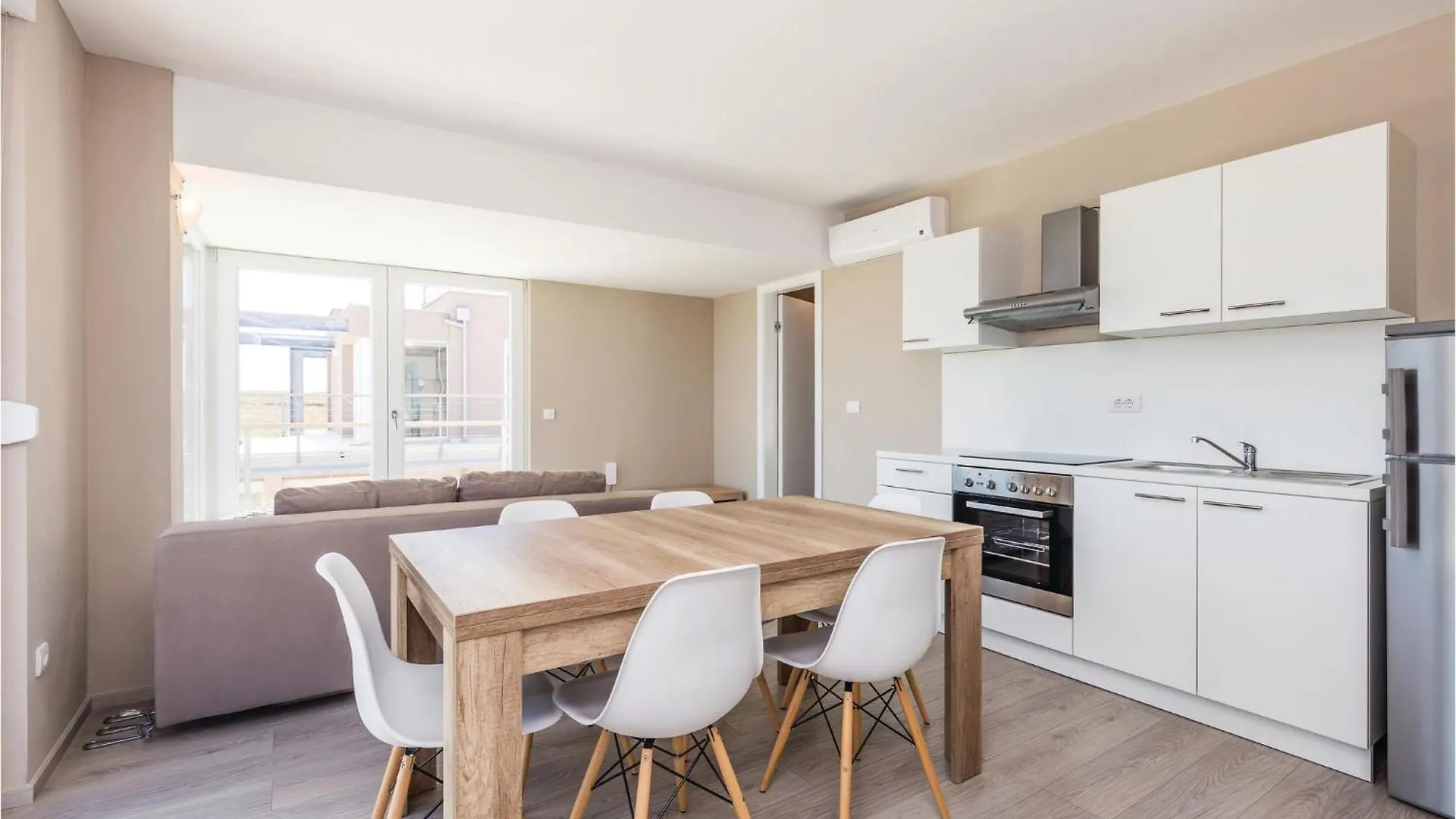 Cozy Apartment In Povljana With Kitchen